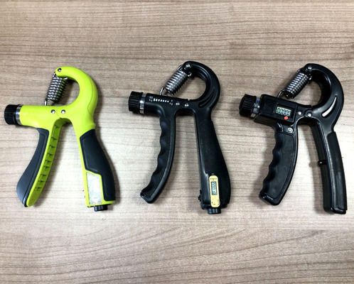 Un renforcement de cinq doigts, un manche, un exercice de force, un exercice portable en métal, un bracelet en silicone, un logo personnalisé