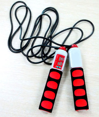 Corde de saut de fitness réglable en PVC fil pondéré Corde de saut avec logo de couleur personnalisée et poignée ABS en mousse