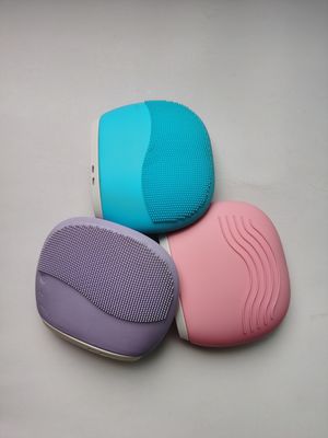 Appareil de nettoyage à base de silicone doux et propre pour la peau