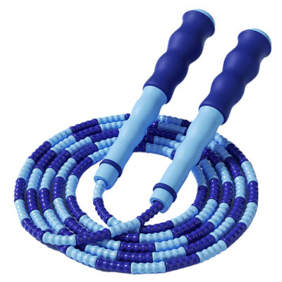 Corde à sauter Corde en nylon à perles douces avec une longueur réglable et des poignées ondulées Conçues pour l'exercice modéré et le fitness des enfants