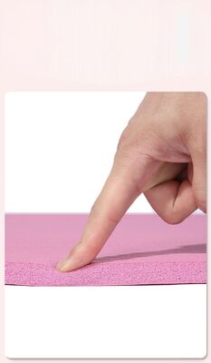 Tapis de yoga en PVC fabriqué à partir d'un matériau écologique très élastique, parfait pour les séances de yoga, de fitness, les siestes et les longues périodes assises. Disponible.