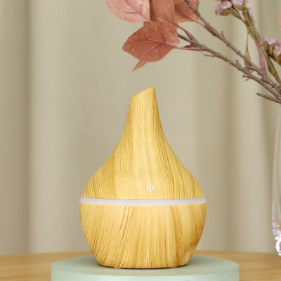 Diffuseur d'huiles essentielles avec une capacité de 130 ml et une autonomie de 4 heures pour des séances d'aromathérapie prolongées. Diffuseur d'huiles essentielles pour grande pièce.